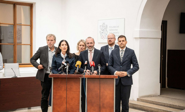 Weber: Czechs will decide whether they will be at the helm of the EU or isolated with the ANO movement
